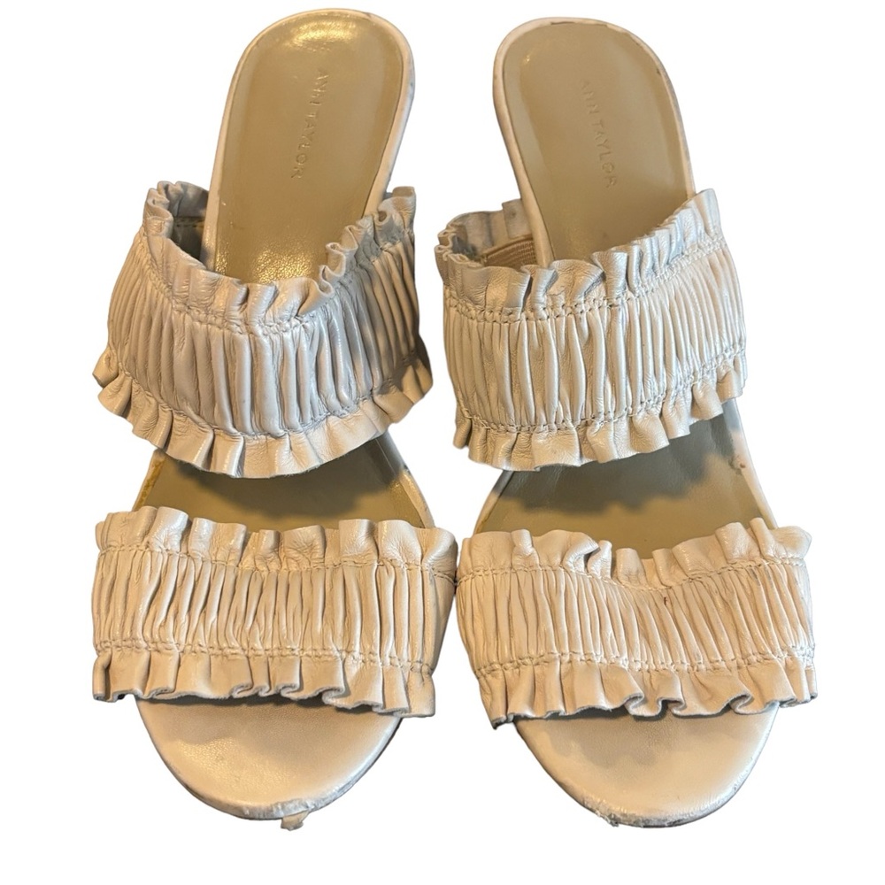 ANN TAYLOR "Hartley" Leather Ruffle Block
Heel Sandals Silky Cream Size. 8